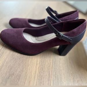 Clarks Women's Alayna Shine Pump, Burgundy Suede/Synthetic Combi, 10
